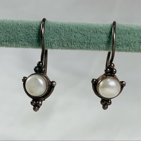 Boho style pearl dangle earring - Picture 2 of 7